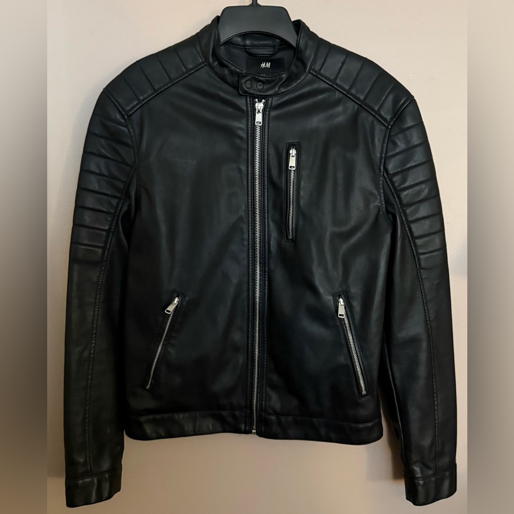 H & M WOMEN'S SIZE SMALL BLACK ZIP UP FRONT POCKETS FAUX LEATHER JACKET